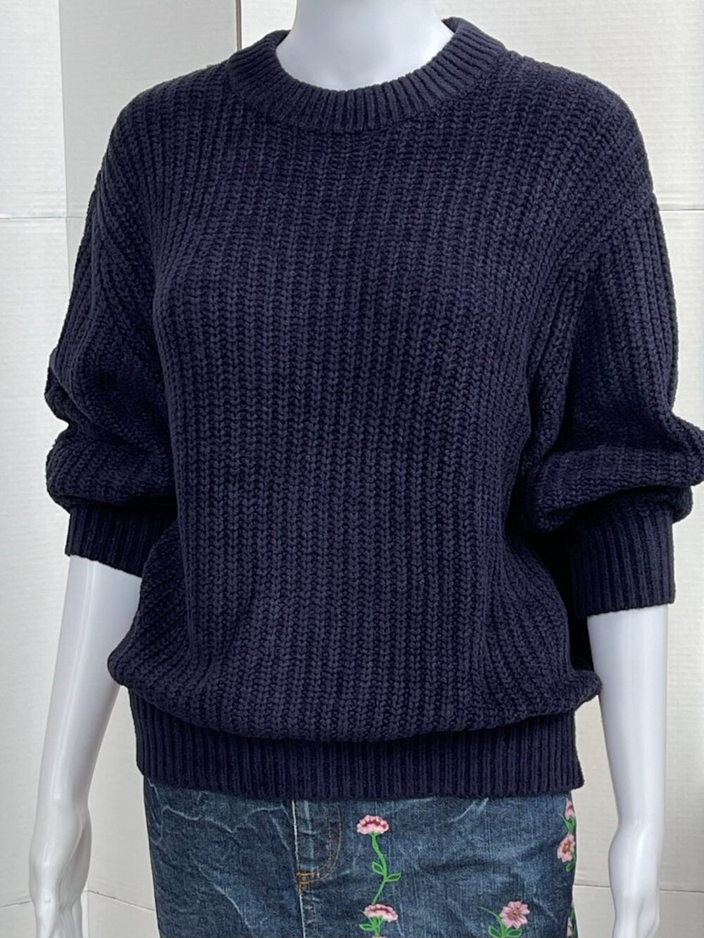 NWOT Wilfred Aritzia Super Soft Sapphire Navy Blue Sweater sz M